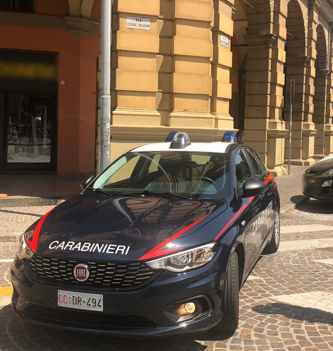 macchina carabinieri